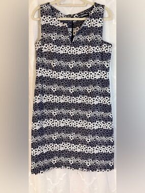 Karl Lagerfeld Paris Black White Floral Sheath Dress Size 8 Chic Career Classic